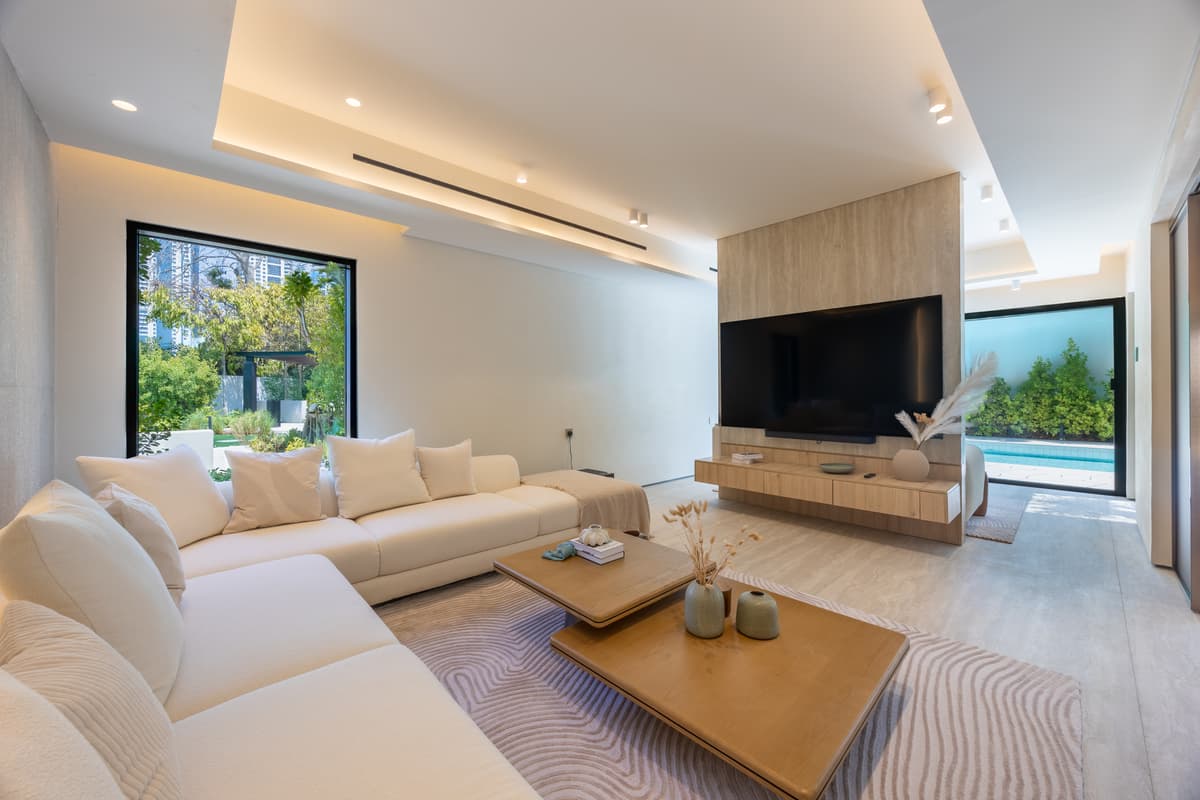 Dubai luxury property listing - Photo 1
