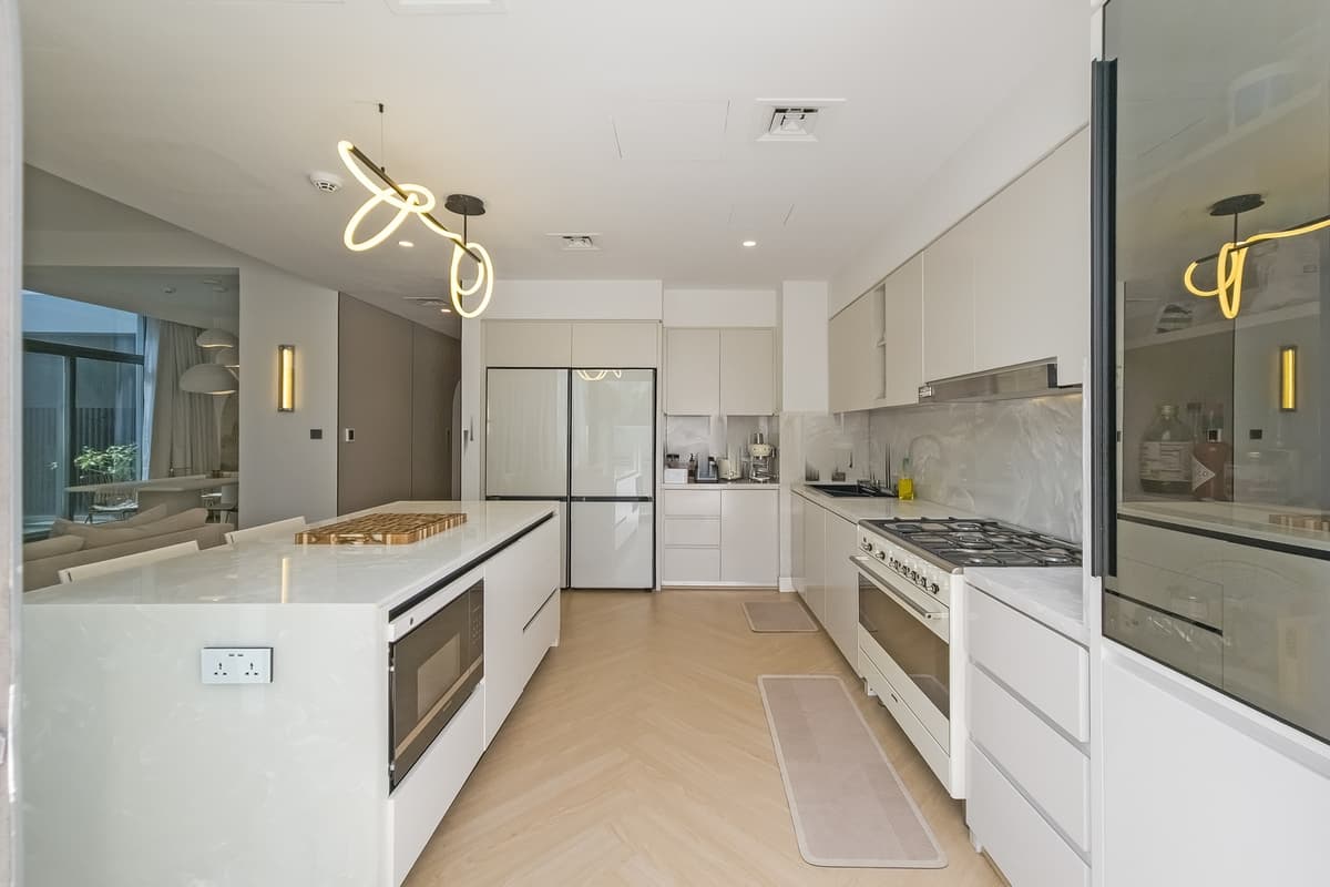 Dubai luxury property listing - Photo 3