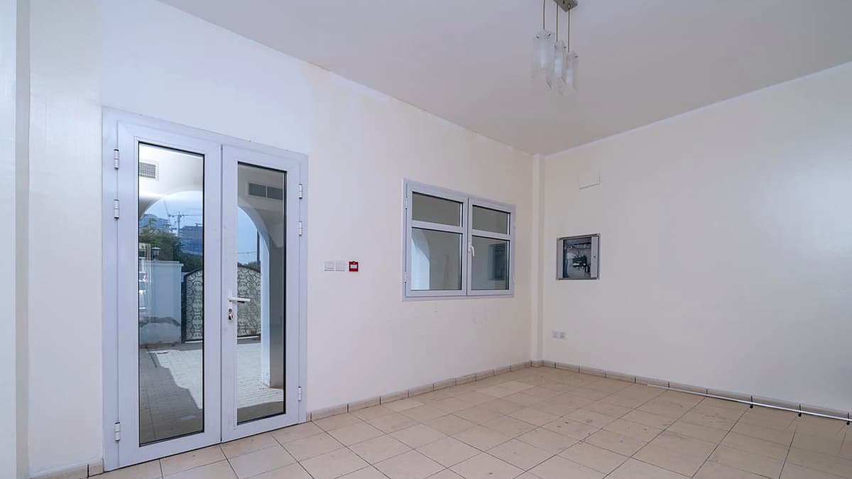 Dubai luxury property listing - Photo 4