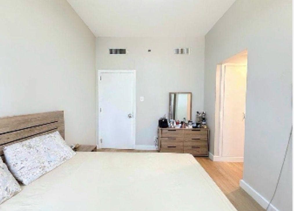 Spacious & Furnished | Maid’s Room | Balcony | Parking Available - Jumeirah Lake Towers Dubai property