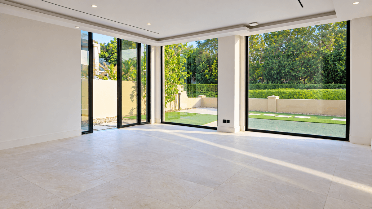 Dubai luxury property listing - Photo 2