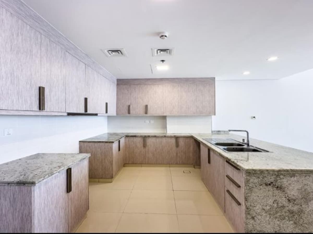Dubai luxury property listing - Photo 4