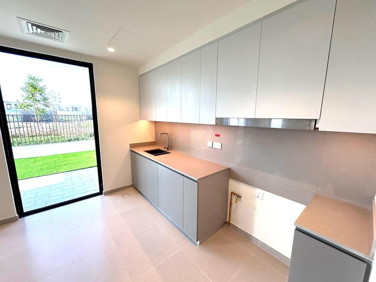Dubai luxury property listing - Photo 3