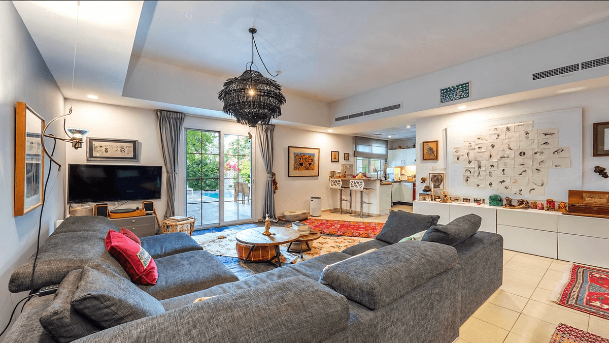 Dubai luxury property listing - Photo 3