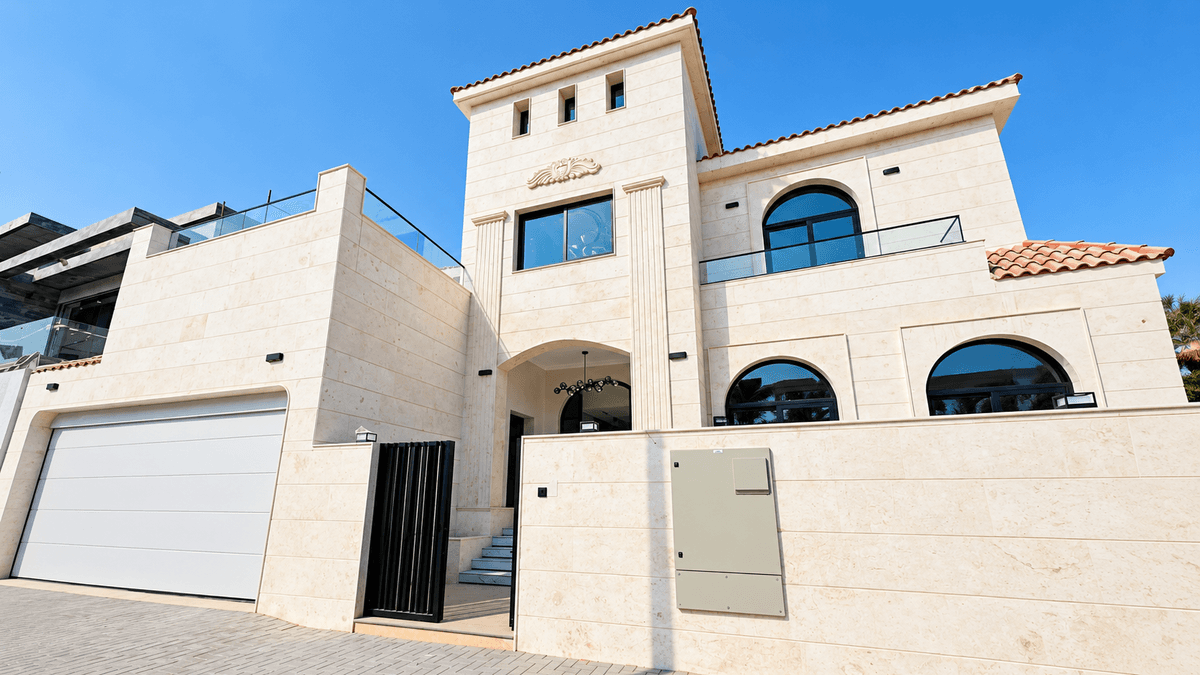 Dubai luxury property listing - Photo 1