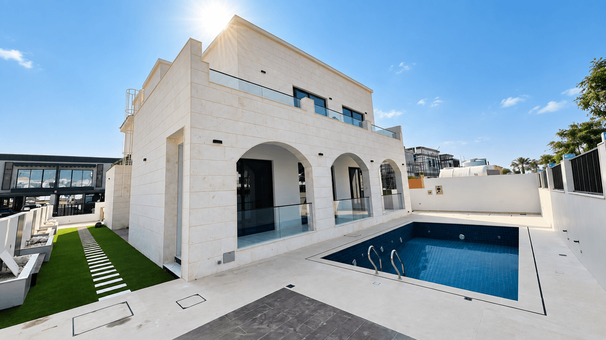 Dubai luxury property listing - Photo 3