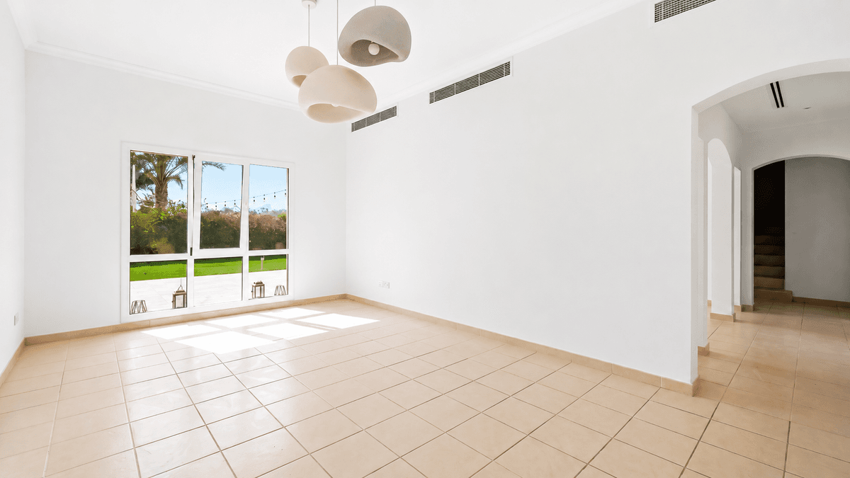 Dubai luxury property listing - Photo 2