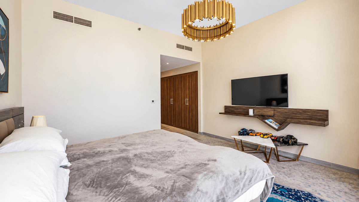 Dubai luxury property listing - Photo 4
