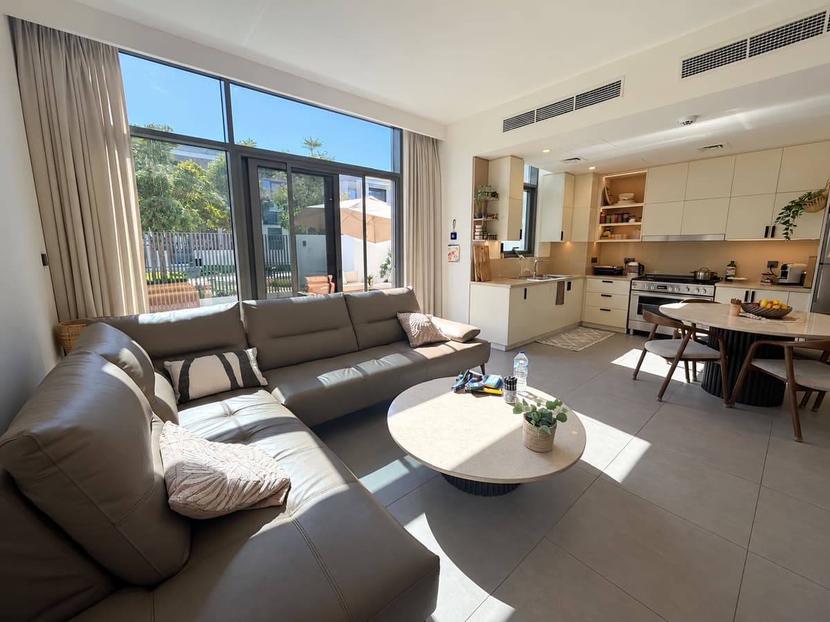 Dubai luxury property listing - Photo 2