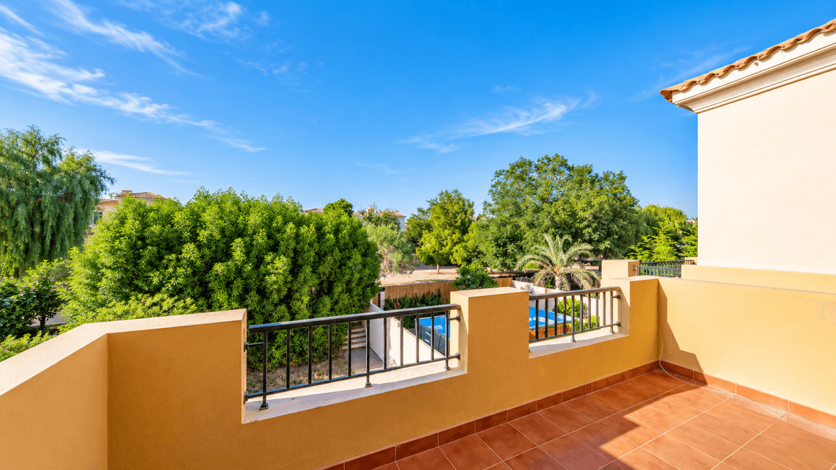 Dubai luxury property listing - Photo 3