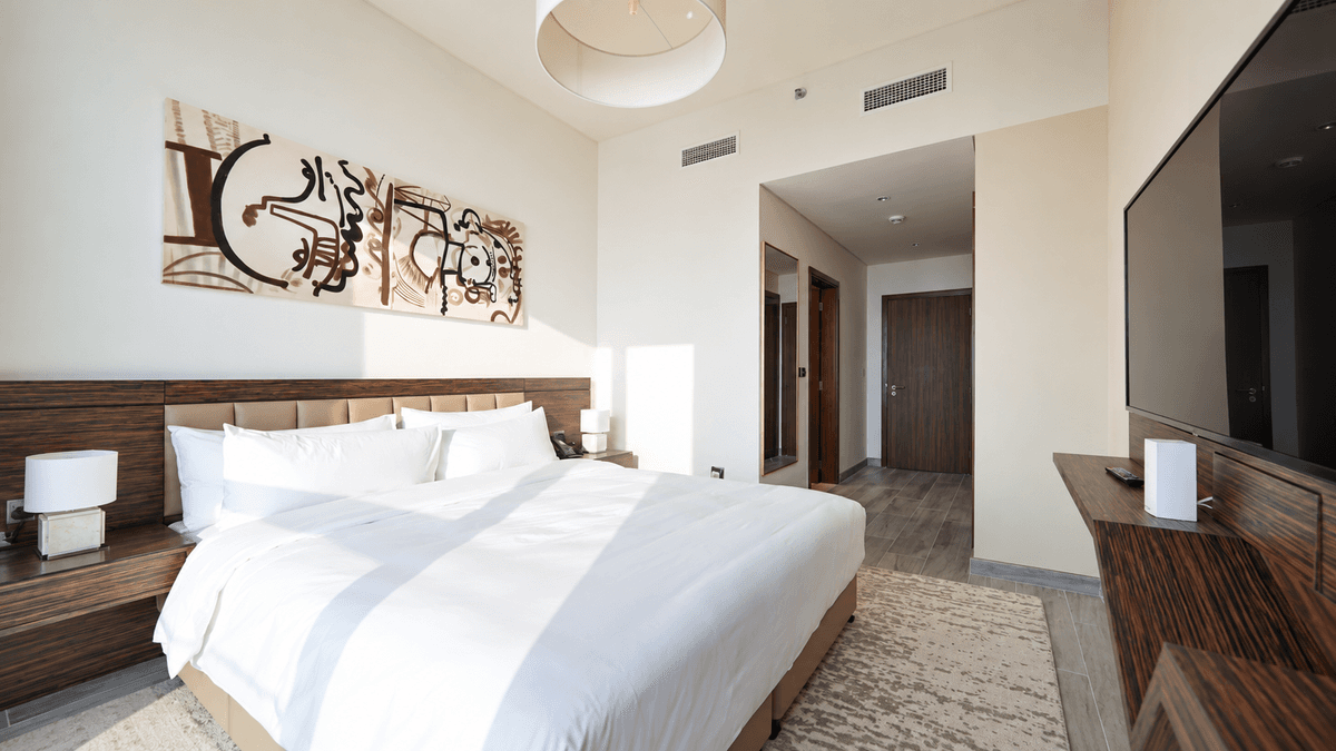 Dubai luxury property listing - Photo 2