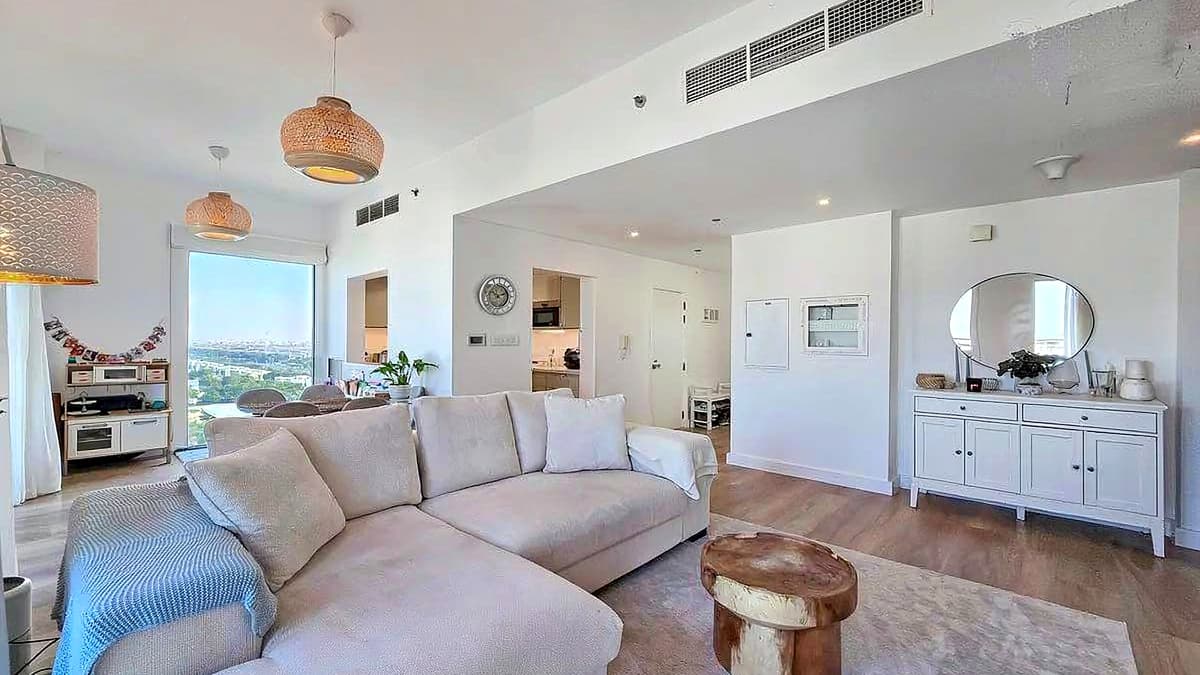 Dubai luxury property listing - Photo 2