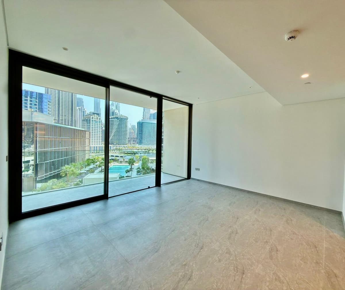 Dubai luxury property listing - Photo 1