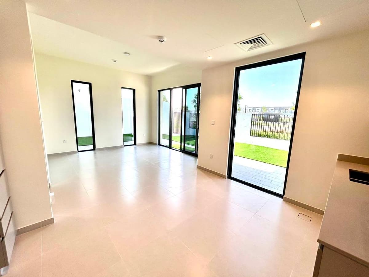 Dubai luxury property listing - Photo 2